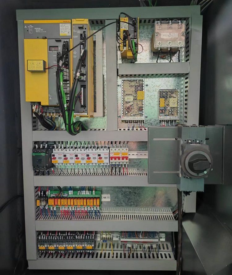 MetalTec TOPMILL 1360F вертикальный обрабатывающий центр с ЧПУ (4 оси)
