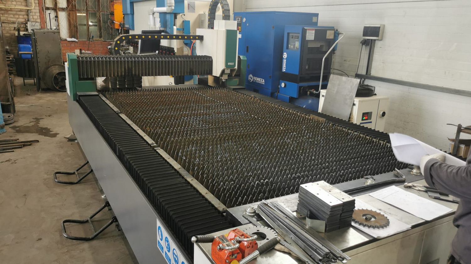 Оптоволоконный лазерный станок для резки металла FM 3015A Raycus 3000 Вт Воронеж
